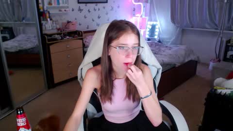 Snapshot of molly_barbie chatting on October 8, 2025, 6:00 am Molly Prvt is open online show from October 8, 2025, 6:00 am