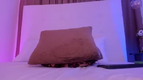 Snapshot of molly_beckers chatting on October 15, 2025, 2:50 pm online show from October 15, 2025, 2:50 pm