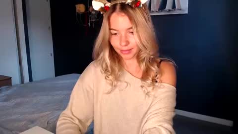 Snapshot of molly_bell chatting on December 28, 2024, 12:35 pm Molly online show from December 28, 2024, 12:35 pm