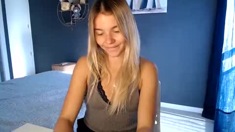 Snapshot of molly_bell chatting on January 14, 2025, 1:49 pm Molly online show from January 14, 2025, 1:49 pm