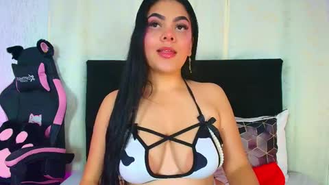 Molly Bick online show from May 23, 2026, 5:23 am