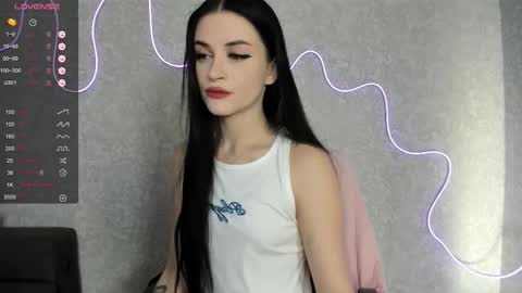 Snapshot of molly_crystall chatting on October 18, 2025, 6:48 am Molly - online show from October 18, 2025, 6:48 am