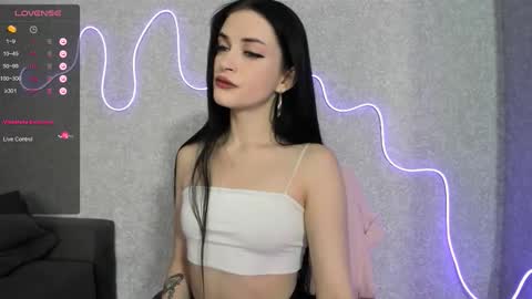 Snapshot of molly_crystall chatting on October 31, 2025, 5:19 am Molly - online show from October 31, 2025, 5:19 am