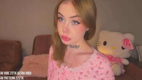 Snapshot of molly_dose chatting on October 18, 2025, 4:08 pm Molly dose online show from October 18, 2025, 4:08 pm