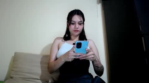 Molly online show from November 25, 2025, 7:03 pm