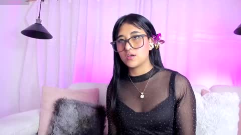 molly_hils789 online show from May 12, 2026, 7:44 pm