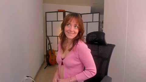 Snapshot of molly_marmalade_ chatting on May 5, 2026, 5:32 pm MOLLY online show from May 5, 2026, 5:32 pm