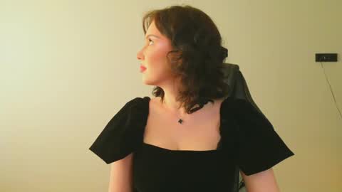 molly_millerr online show from May 22, 2026, 3:17 pm
