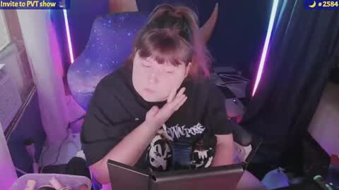 Snapshot of molly_moons chatting on September 13, 2025, 10:31 pm molly_moons online show from September 13, 2025, 10:31 pm
