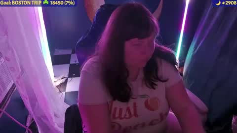 Snapshot of molly_moons chatting on September 20, 2025, 3:18 am molly_moons online show from September 20, 2025, 3:18 am