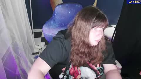 Snapshot of molly_moons chatting on October 10, 2025, 12:31 am molly_moons online show from October 10, 2025, 12:31 am