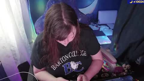 Snapshot of molly_moons chatting on October 16, 2025, 5:03 pm molly_moons online show from October 16, 2025, 5:03 pm