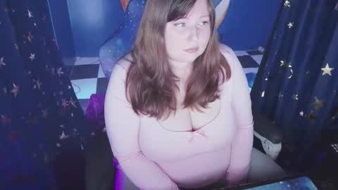 Snapshot of molly_moons chatting on October 17, 2025, 11:51 pm molly_moons online show from October 17, 2025, 11:51 pm