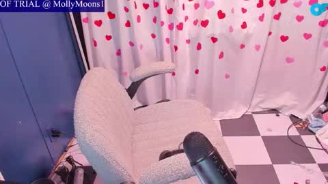 molly_moons online show from May 20, 2026, 8:37 pm