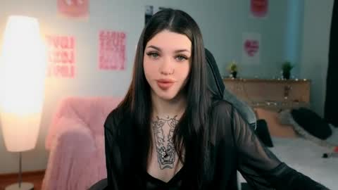 Molly online show from May 28, 2026, 4:21 am