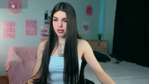 Snapshot of molly_rettyy chatting on July 8, 2026, 4:28 am Molly online show from July 8, 2026, 4:28 am