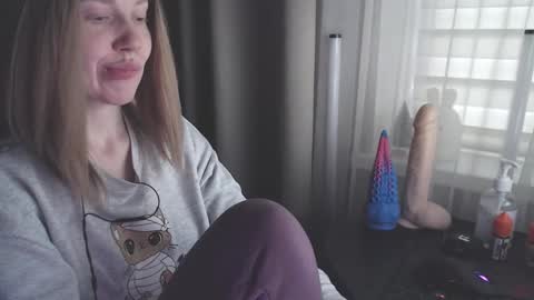 I have new photos come and see with love Molly online show from January 25, 2025, 10:19 am