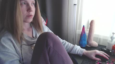 I have new photos come and see with love Molly online show from January 26, 2025, 11:39 am