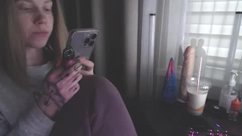 I have new photos come and see with love Molly online show from January 27, 2025, 9:44 am