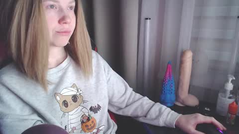 I have new photos come and see with love Molly online show from January 28, 2025, 6:38 am