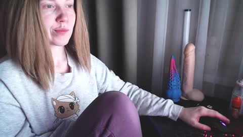 I have new photos come and see with love Molly online show from February 6, 2025, 12:33 am