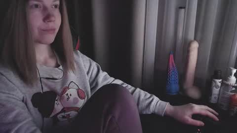 I have new photos come and see with love Molly online show from February 10, 2025, 6:13 pm