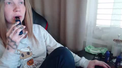 I have new photos come and see with love Molly online show from September 24, 2025, 10:29 am