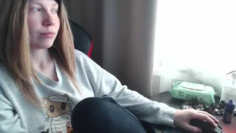 I have new photos come and see with love Molly online show from September 27, 2025, 9:03 am