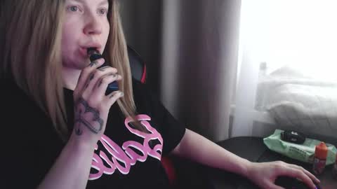 I have new photos come and see with love Molly online show from November 14, 2025, 10:03 am