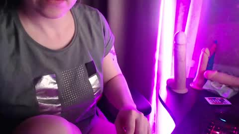 I have new photos come and see with love Molly online show from April 12, 2026, 6:57 pm