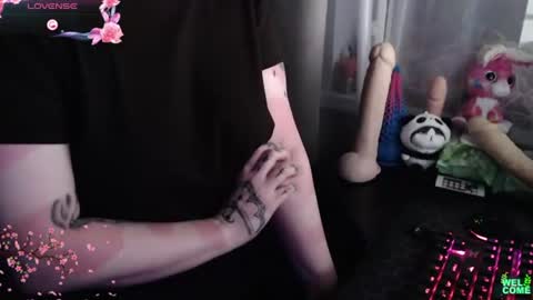 I have new photos come and see with love Molly online show from June 16, 2026, 2:25 am