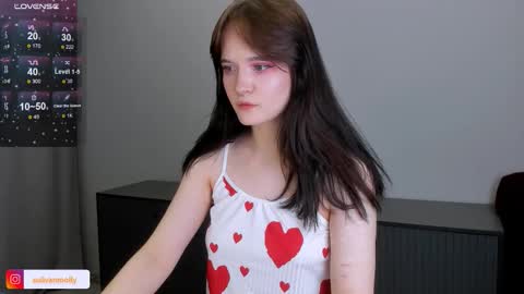 Molly Sulivan online show from September 23, 2025, 5:16 pm