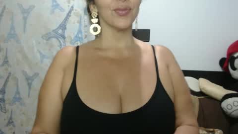 Snapshot of mollybunny01 chatting on October 3, 2025, 11:13 pm Molly Bunny online show from October 3, 2025, 11:13 pm