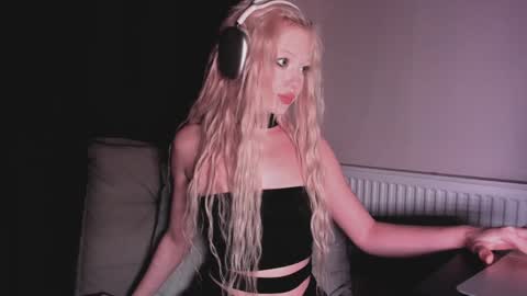 Snapshot of mollycodle chatting on January 26, 2025, 5:44 pm Goddess Katherine online show from January 26, 2025, 5:44 pm