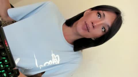 Molly Frakambush online show from December 28, 2024, 4:41 am