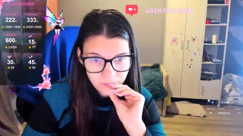  KIRA  online show from October 22, 2025, 1:17 am