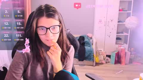  KIRA  online show from November 14, 2025, 2:54 am