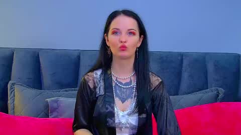 Molly online show from November 4, 2025, 6:29 pm