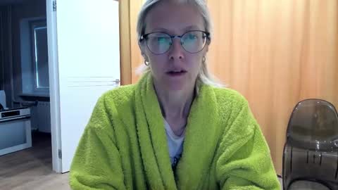 AngelMomm online show from October 16, 2025, 6:36 am