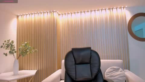 Molly Sunders online show from March 3, 2026, 5:02 am