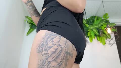 mollysweet11 online show from December 17, 2025, 4:57 pm