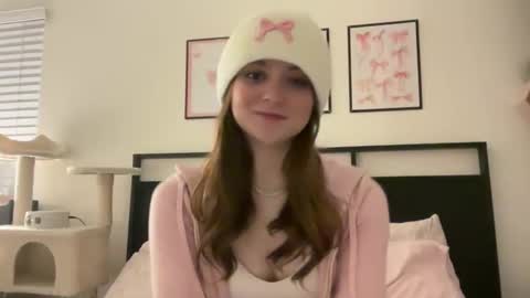 Snapshot of mollyxxxmoon chatting on February 14, 2026, 8:11 am Molly Moon online show from February 14, 2026, 8:11 am