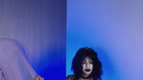 mollyycrystal online show from November 11, 2025, 4:18 pm