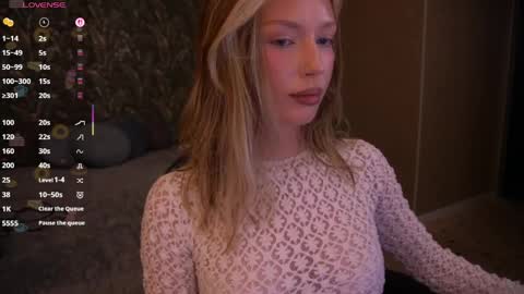 mollyymayy online show from May 28, 2026, 4:37 pm
