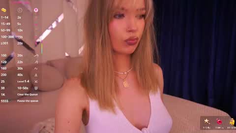 mollyymayy online show from June 14, 2026, 1:36 am