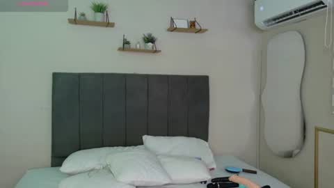 moly_juicy online show from June 11, 2026, 12:14 pm