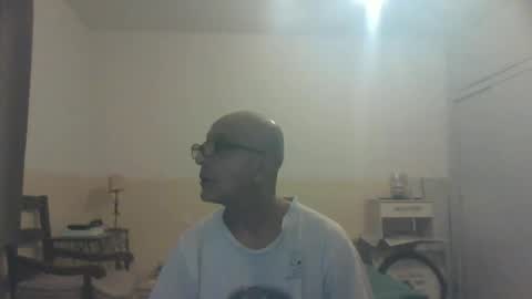 Snapshot of moment71200 chatting on January 4, 2025, 10:13 pm moment71200 online show from January 4, 2025, 10:13 pm