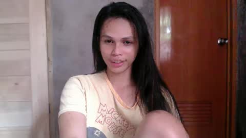 Snapshot of momi_khem019 chatting on March 1, 2025, 3:53 am MOMIKHEM online show from March 1, 2025, 3:53 am