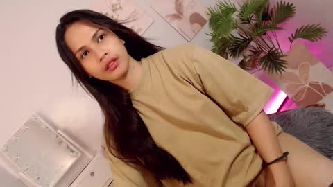 Snapshot of momi_khem019 chatting on September 19, 2025, 7:32 am MOMIKHEM online show from September 19, 2025, 7:32 am