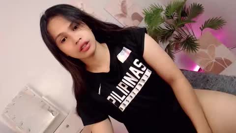 Snapshot of momi_khem019 chatting on September 20, 2025, 7:20 am MOMIKHEM online show from September 20, 2025, 7:20 am